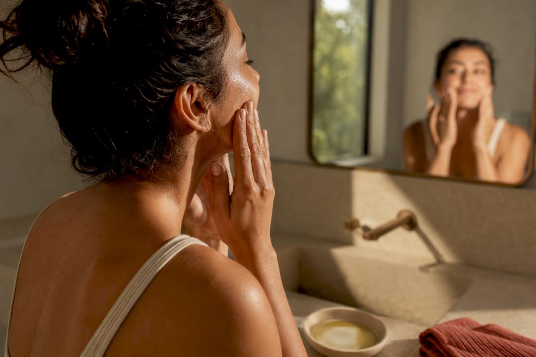 7 Steps to Use Cleansing Oil for Sensitive Skin